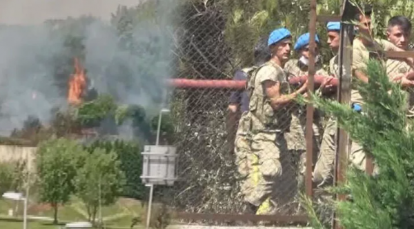 İstanbul'da Askeri Kışladaki Ağaçlık Alanda Yangın