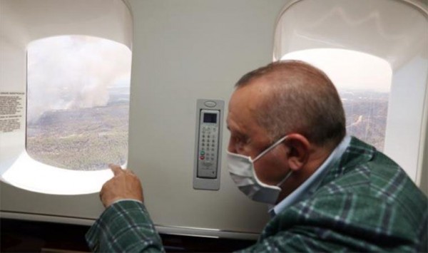AKP'li Erdoğan Helikopterden Yangın Bölgesini 'İnceledi'