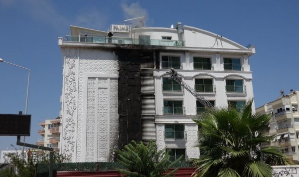Antalya'da Bir Otelde Yangın Çıktı: Müşteriler Tahliye Edildi