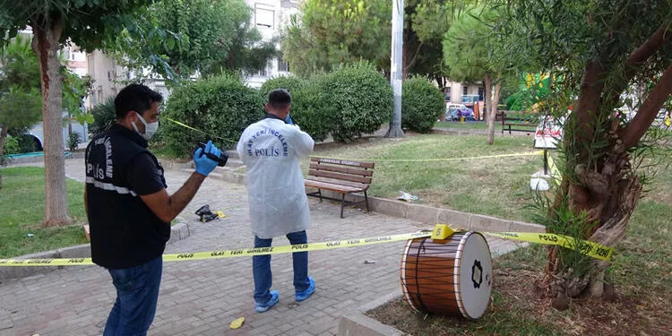 Parkta Bıçaklı Kavga: 1 Ölü, 3 Yaralı