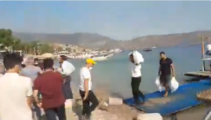CHP'li Milletvekili Sırtında Buz Torbası Taşıdı