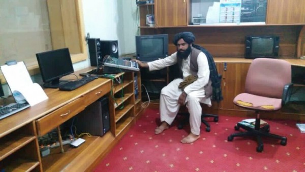 Taliban, Afganistan’da Ulusal Radyo ve Televizyon Binasını Ele Geçirdi