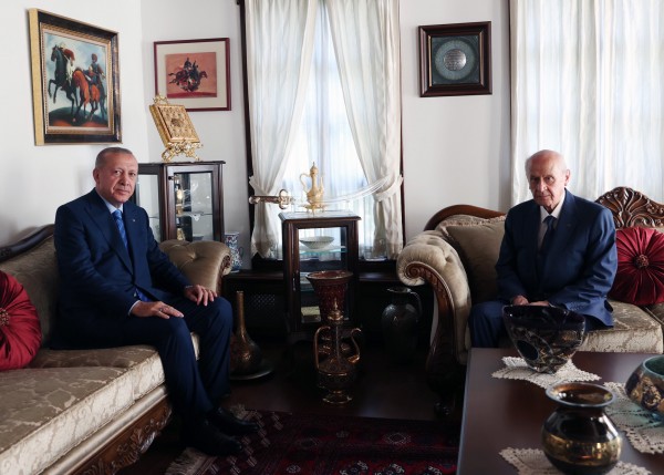 Erdoğan Bahçeli'yi Evinde Ziyaret Etti