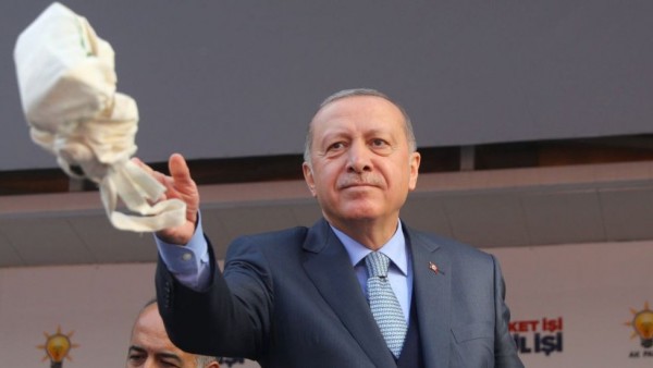 Financial Times Erdoğan'ın Yangın Mağdurlarına Çay Fırlatmasını Yazdı