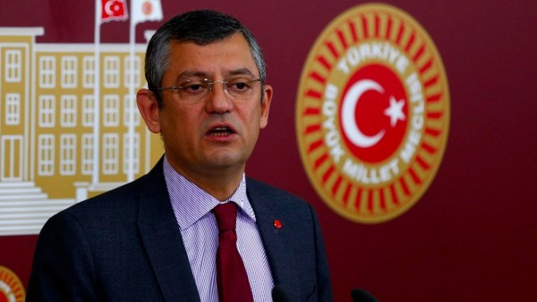 Özgür Özel: Kendine Güvenen Ülke ''HelpTurkey'' Etiketine Soruşturma Açmaz 