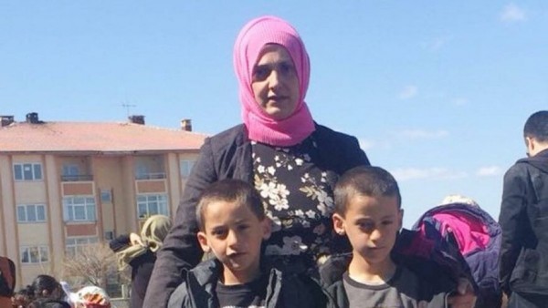 Videoda Gördüklerini Yapmak İstedi, 10 Yaşındaki İkizini Yaktı