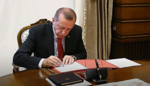 Ziya Selçuk'un İstifasıyla Kulislerde Kabine Değişikliği Konuşuluyor