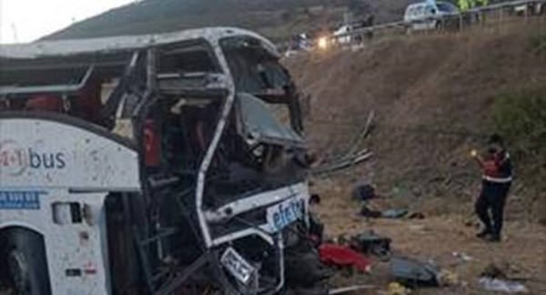 Balıkesir'de Yolcu Otobüsü Devrildi: 14 Ölü, 18 Yaralı