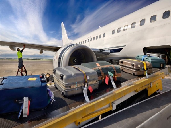 Check-in İçin Geç Kalan Yolcu Bagaj Bandından Uçağa Girmeye Çalıştı