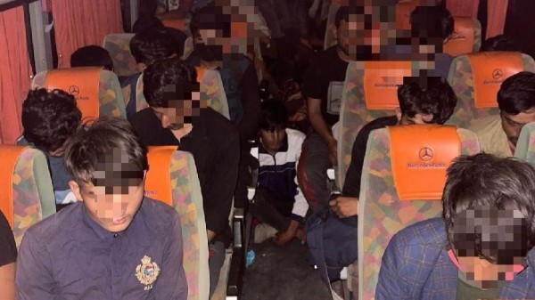 Durdurulan Yolcu Otobüsünde 68 Kaçak Göçmen Yakalandı