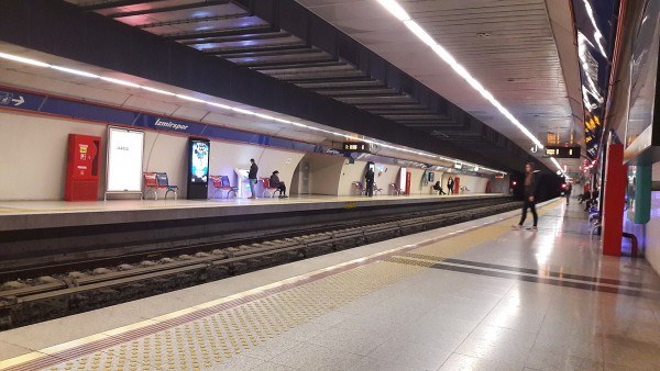 İzmir’de Metroda Ücretsiz İnternet Hizmeti Başladı