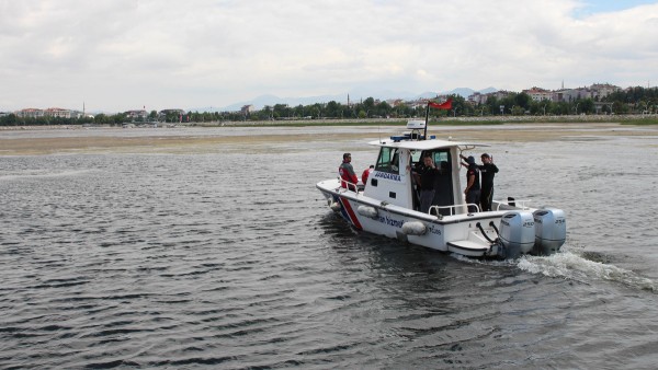 Beyşehir Gölü'nde Tekne Alabora Oldu: 1 Balıkçı Kayıp