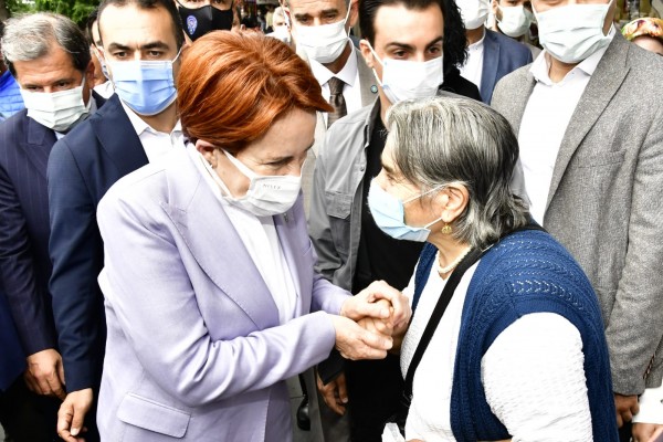 Meral Akşener, Erzincan'da Esnafla Bir Araya Geldi