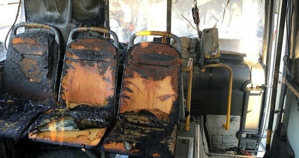 İETT'ye Ait Bir Midibüs Yandı