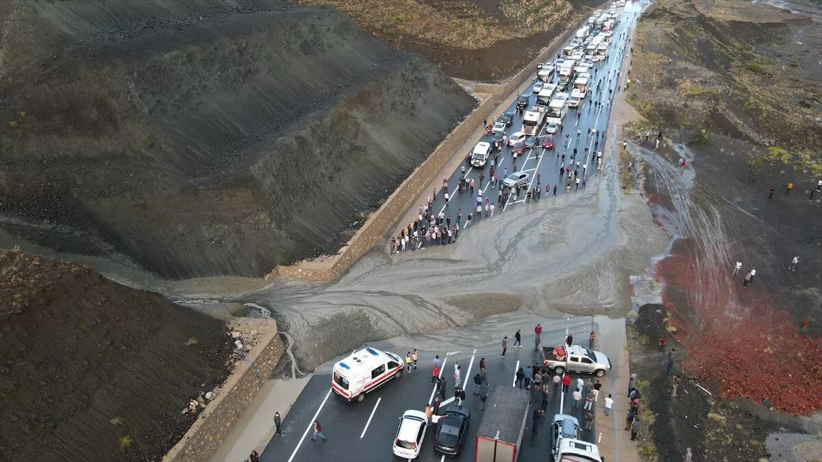 Erzincan-Sivas Karayolunda Heyelan