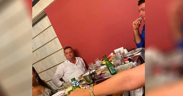Hakim, Beraat Kararını Verdiği Kişiyle İçki Masasında Görüntülendi