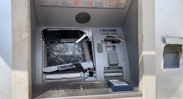 Kartını Kaptırdığı ATM'ye Forklift ile Saldırdı