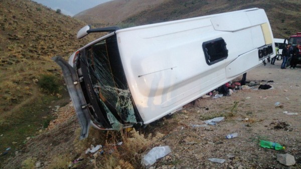Kayseri'de Öğrencileri Taşıyan Midibüs Şarampole Yuvarlandı: 29 Yaralı