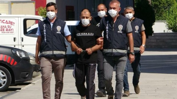 Eşini Öldürüp Arkadaşıyla Kahve İçmeye Gitti