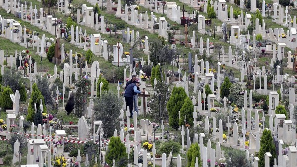 İtalya'da Tabutlar Patlamaya Başladı