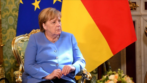 Merkel: Taliban'la Konuşmaya Çalışmalıyız