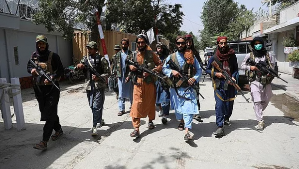ABD'nin Bıraktığı Silahlar Taliban'ın Eline Geçti