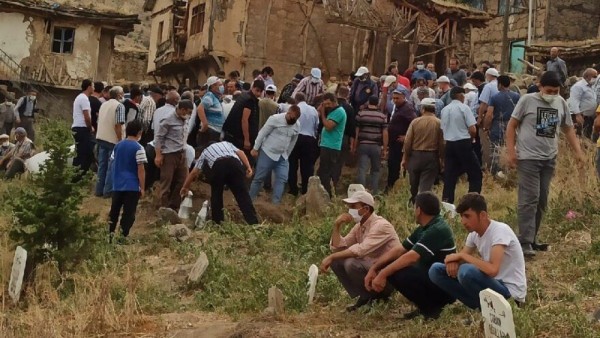 Ailesini Katledip Geriye Yüklü Miktarda Para Bıraktı