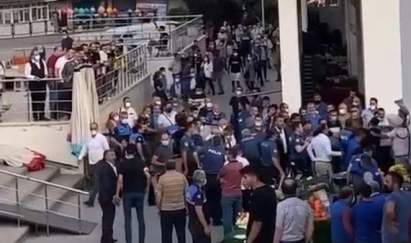 Ankara'da 'Ezik Şeftali' Kavgası: 4 Yaralı 