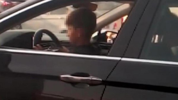 Çocuğunu Direksiyon Başına Geçiren Babaya Para Cezası