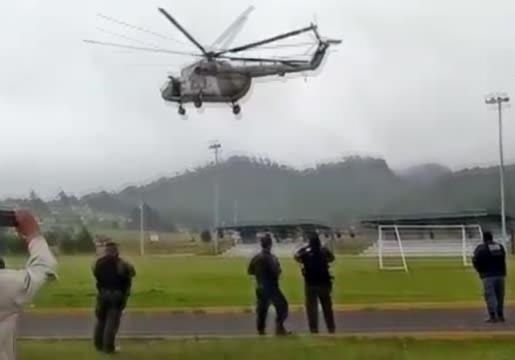 Meksika'da İçişleri Bakanını Taşıyan Helikopter İniş Sırasında Düştü