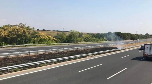 Otoyol Kenarına Atılan İzmaritler 1 Saatte 3 Yangın Çıkardı