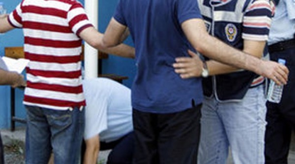 Polisin Zorla Üstünü Aradığı Kişiye 10 Bin Lira Tazminat Ödenecek