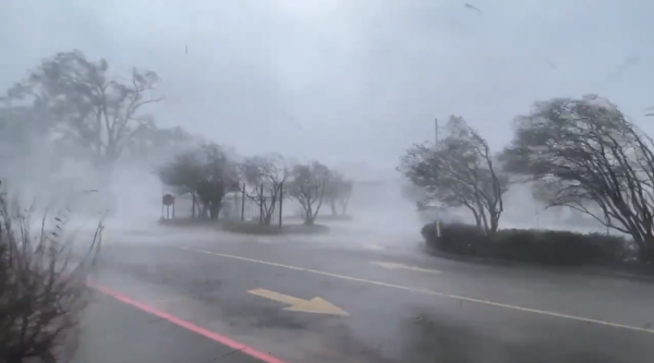 Ida Kasırgası Hızını Artırdı: 'Eyewall' Anının Görüntüleri