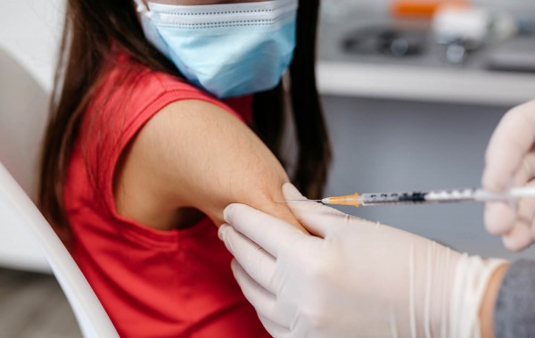 İsrail'den Üçüncü Doz Covid-19 Aşısı Kararı