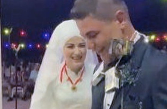 Gelin ve Damada Altın Yerine Sigara Paketi Taktılar 