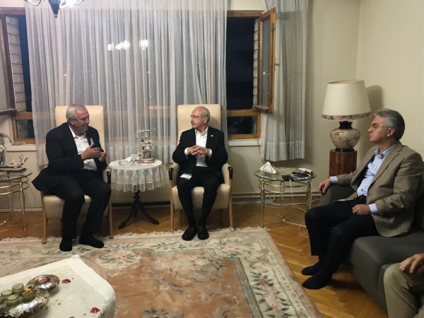 Kemal Kılıçdaroğlu Orhan Uğuroğlu'na Taziye Ziyaretinde Bulundu
