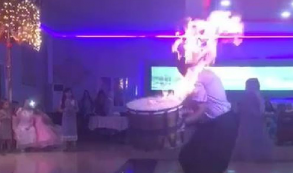 Şanlıurfa'da Alevli Şov Yapan Bir Davulcu Kendini Yaktı
