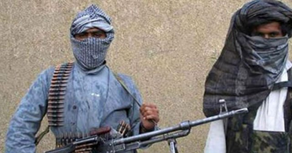 Taliban Sivillerin Kapılarına 'Teslim Olun ya da Ölün' Mesajları Asıyor