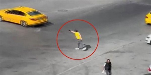 Bağcılar'da Taksiciyle Tartışan Bir Kişi Sokak Ortasında Ateş Açtı
