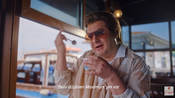 İş Bankası'nın Zeki Müren Reklamı Tepki Çekti