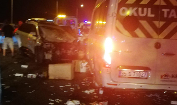 İzmir'de Kaza: 11 Yaralı