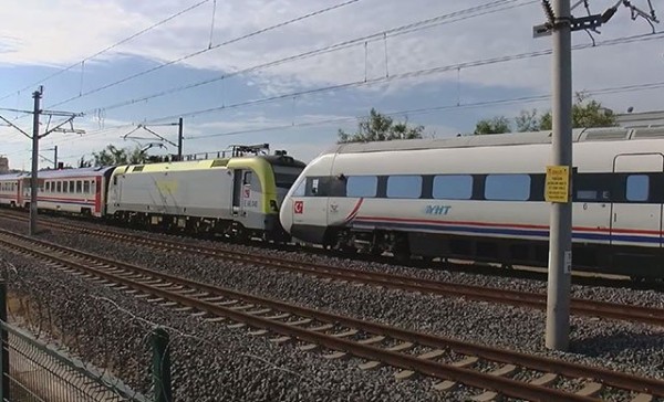 Valilik'ten Tren Kazası Hakkında Açıklama: 7 Yolcu Hastaneye Kaldırıldı