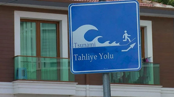 İBB'den 'Tsunamiden Kaçış' Tabelaları