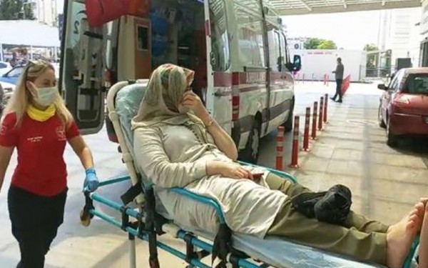 Bir Kadın 'Zile Basma' Kavgasında Öğretmen Komşusunu Bıçakladı