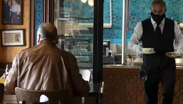 Kadıköy'deki Kebapçı: 8 Bin 400 Lira Maaşla Garson Bulamıyorum