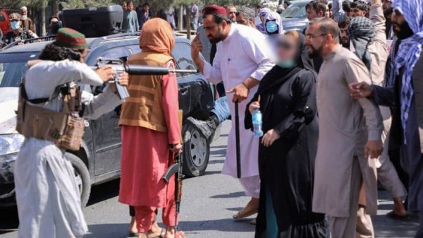 Taliban, Hakları İçin Protesto Düzenleyen Kadınları Kırbaçladı