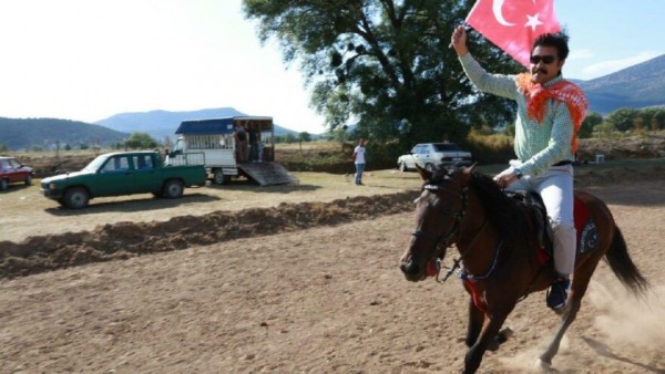 'AKP’li Özkan Ata Binsin Diye Özel Yol Yapıldı' İddiası