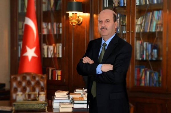 AKP'li Belediye Başkanı Kızını Özel İlanla İşe Aldırmış