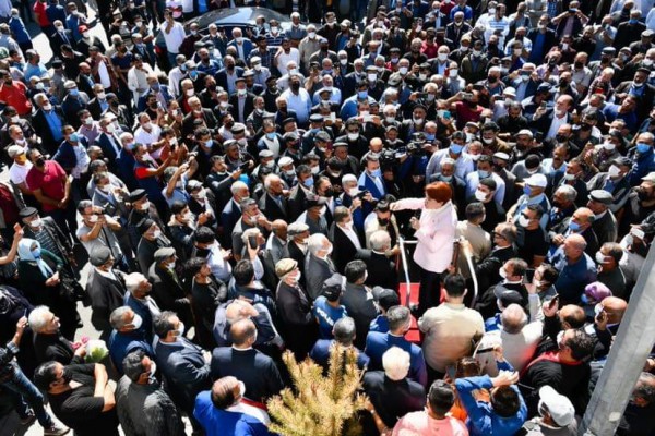 Akşener Bu Kez Ardahan Göle'de: Sokak Miting Alanına Döndü