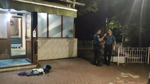 Kadıköy'de Bir Camiye Yönelik Kundaklama Girişimini Vatandaşlar Önledi